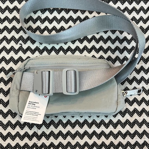 NWT Seal Grey lululemon Everywhere Belt Bag EBB 1L FAST SHIP - Picture 6 of 13